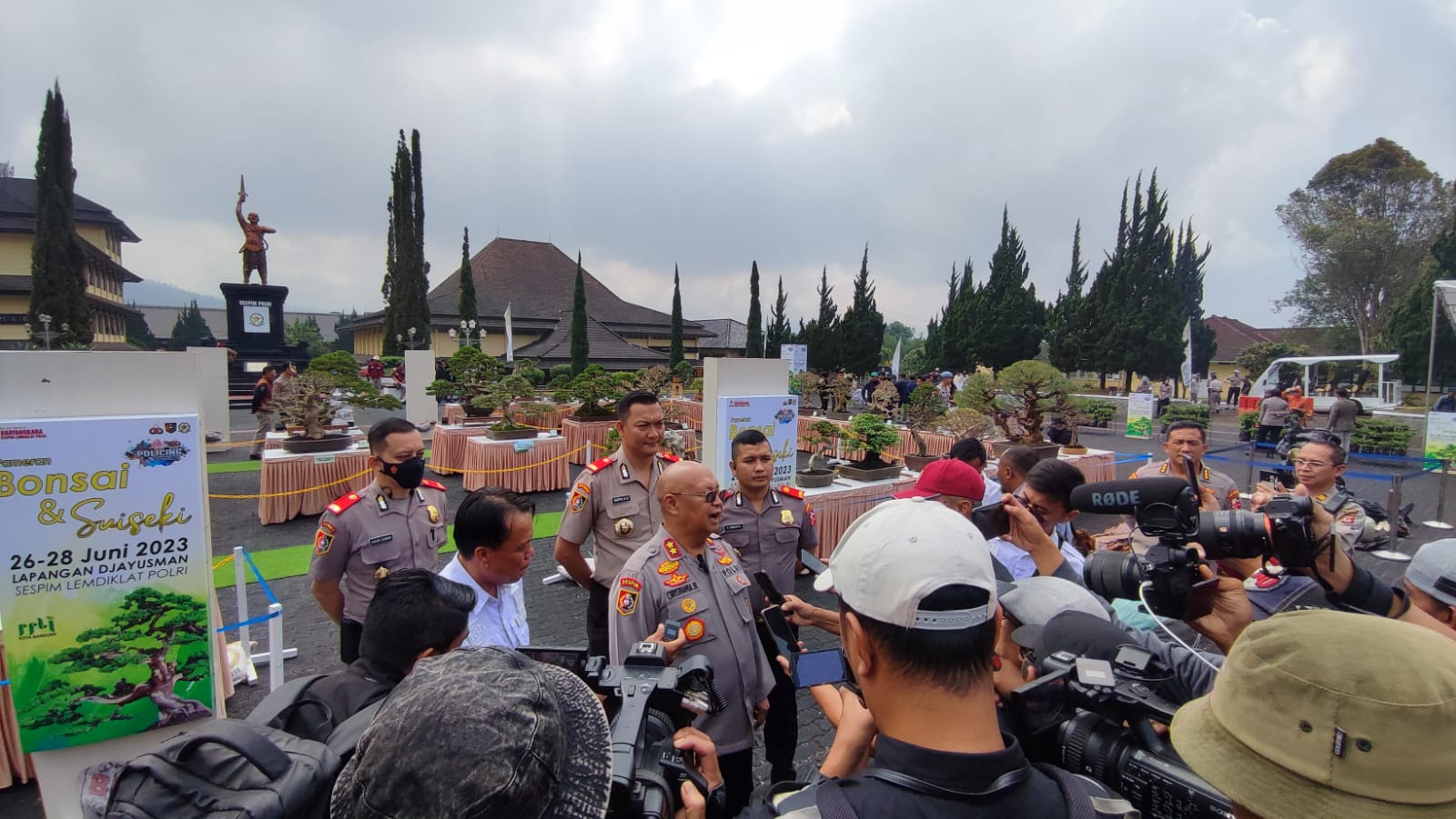 Art Policing, Pameran Bonsai Dan Suiseki Di Sespim Lemdiklat Polri